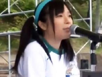 中学校に保護者を装って侵入し幼顔っ子を拉致って野外で辱めながら犯す変態オヤジ美少女ロリレイプ露出のエロ動画