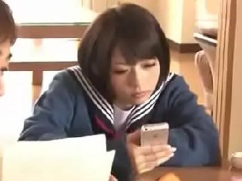 コタツで悪戯されて発情→中出しFUCKしちゃった女子校生美少女ロリのエロ動画