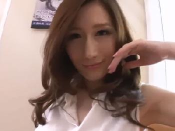 淫乱な視線で誘惑してくる美形お姉さんに我慢できずに中出しハメ巨乳のエロ動画