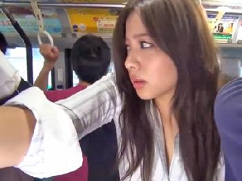 ミニスカート女のあとをつけて痴漢→感じだして悶絶イキ！巨乳OLのエロ動画