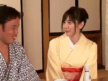 『や‥そんな‥！』未亡人女将が従業員に求められて欲求不満で応えてしまうお姉さん痴女ハメ撮りフェラ麻美ゆまのエロ動画