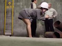 公衆トイレで肉棒に跨がり激しい腰使いで精液を噴射させる巨乳OL中出しのエロ動画