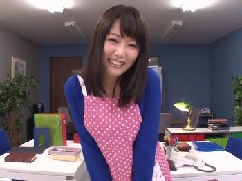 『先輩♡お疲れ様です♡』大好きな先輩の為に自ら花嫁候補に名乗り出る後輩OKと社内性行為巨乳痴女OL浜崎真緒のエロ動画