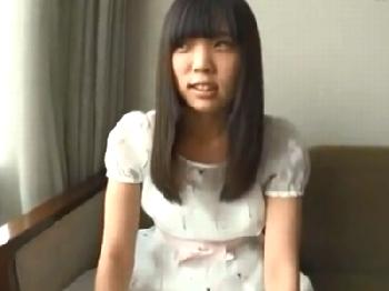 目の前に横たわる女子校生娘の若い肉体を犯さずにはいられない美少女のエロ動画