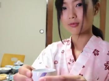 温泉旅行で顔面射精乱交パコ楽しんじゃう淫乱娘美少女顔射のエロ動画