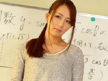 美脚でお色気誘惑！刺激的な講義で生徒のヤル気をアップさせるタイトスカート塾講師痴女女教師パンストのエロ動画