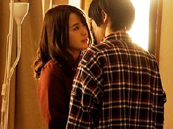 地元へ帰省した三日間、奥さんになっていた憧れの同級生と時を忘れて貪るように寝取られ性交人妻コスプレフェラのエロ動画