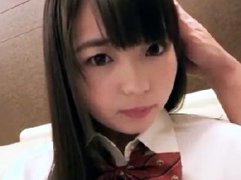 オジサンの男性器でも一生懸命ご奉仕してくれる健気な美形少女女子校生と生ズボ美少女ハメ撮りのエロ動画