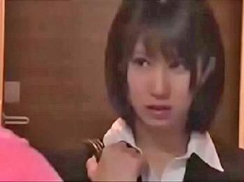 一人暮らしのOLを覗き見ていた男が堪らず押し込み婦女暴行美少女レイプ湊莉久のエロ動画