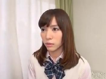 後輩に悩み相談されてまさかのエッチへ発展！女子校生美少女中出しのエロ動画