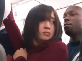 黒人に満員電車で痴漢された美形少女が拉致られて青姦レイプの餌食になり無許可種付けされ大号泣美少女中出し露出のエロ動画