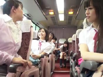 インフル流行って男が自分一人になってしまった修学旅行で人生最大量の射精女子校生美少女ロリフェラ手コキ乱交のエロ動画