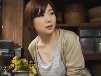 薄暗いホテルの一室でローション塗れのデカパイ美形お姉さんと濃密ファック！巨乳痴女中出しハメ撮り小早川怜子のエロ動画