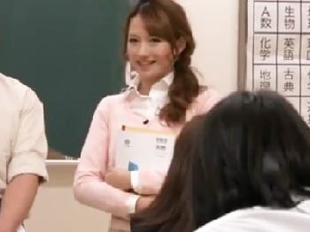 『エッチなことする？』放課後の教室で生徒に発情してしまった教育実習生巨乳女教師のエロ動画