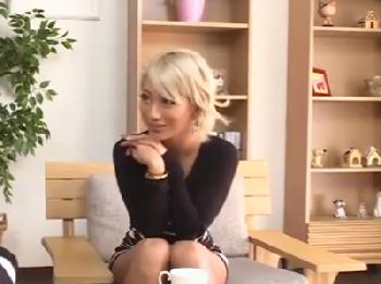 『嘘でしょ？もうイっちゃったの？』淫乱無毛ギャルが男根に跨り連続射精させるパイパン中出しのエロ動画