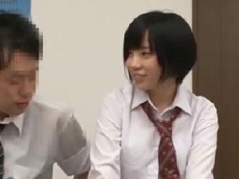 黒髪ショートヘアのボーイッシュ娘とハメ→途中でゴムを捨て去り生中出しバチキメ女子校生美少女のエロ動画