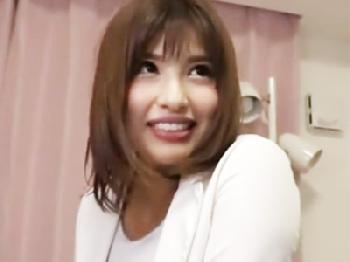 後輩にすっぴんを可愛いと言われて乙女モードに突入してヤッっちゃうオフィスレディお姉さんOL顔射のエロ動画