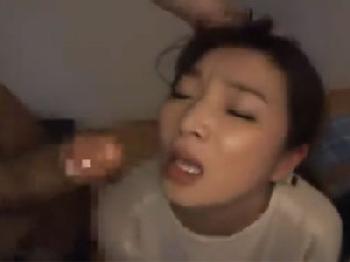 嫌がる生意気女の喉奥に男性器ぶち込んで否応なくイラマチオ射精お姉さんレイプのエロ動画