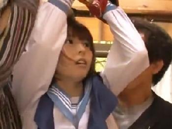 制服姿の美形少女女子校生が緑豊かな場所で中出しされて着床アクメ美少女のエロ動画