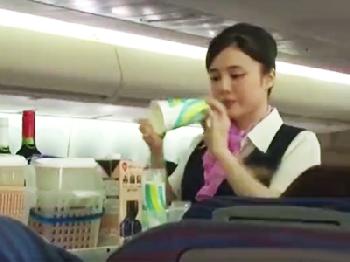 逃げ場のない高度1万メートル上空で強姦される美人CAたち巨乳お姉さんコスプレレイプのエロ動画