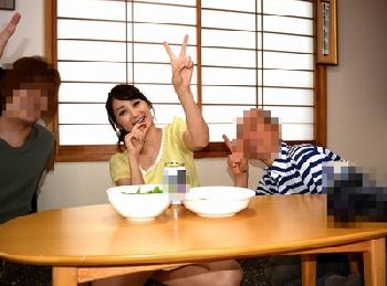 美形奥さんが本当は否応なしに回されたのに…レイパーたちに脅されて何度もハメ撮りピースさせられた衝撃映像痴女人妻レイプ乱交葵千...