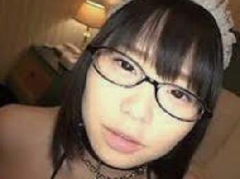 つるぺたオッパイのめがねっ娘童顔J〇メイドがご主人様に淫語連発して中出しをおねだりW美少女ロリパイパンハメ撮りのエロ動画