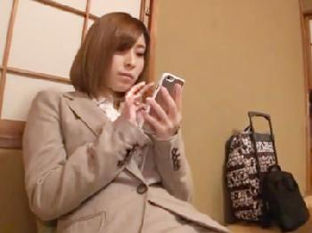 出張先で女性上司とまさかの相部屋→晩酌と称し泥酔させ生姦SEX巨乳お姉さん痴女OL中出しのエロ動画