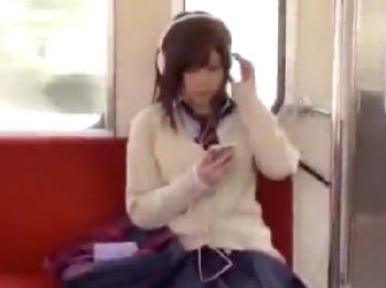 通勤中によく見かけるガードゆるそうなギャル女子校生を否応なしにトイレに連れ込んで痴漢凌辱W美少女ロリレイプのエロ動画