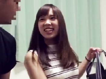 『えっ中に出てない！？』童顔可愛い風俗嬢の素股じゃ満足できずに無許可中出し美少女ロリ盗撮のエロ動画