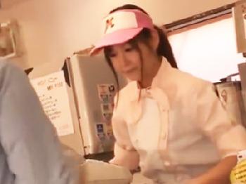 ストーカー男に目をつけられたアルアルバイトの美形少女店員が中出し強姦されて号泣美少女レイプのエロ動画