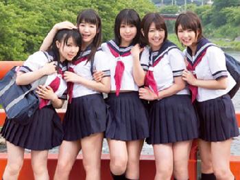 アルバイト中の女子校生たちに痴女られてハーレム乱交美少女のエロ動画