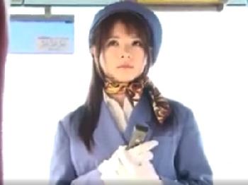 乗客たちに目をつけられた美人なバスガイドがバス内で輪姦陵辱被害に！巨乳お姉さん顔射レイプ乱交のエロ動画