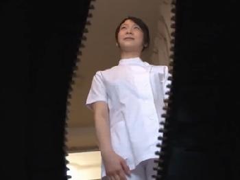 『いや…でも本当にそういう店じゃないので…』ギンギンに勃起させてしまった責任をとってマッサージ師が中出し交尾お姉さん盗撮のエ...