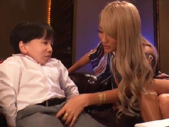 合法ショタと淫女な黒ギャルの濃密な絡みで新鮮精通精液大量発射お姉さんフェラ手コキのエロ動画