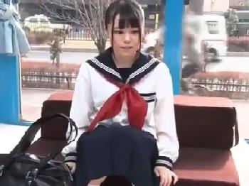 アイドル級の制服女子校生がマジックミラー号で騙され犯され可愛いイキ顔披露美少女のエロ動画