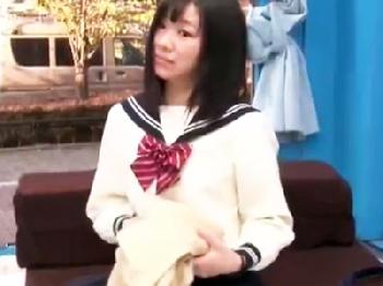 ナンパしたつるぺたオッパイ女子校生をニップルマッサージで発情させ強引にパコで精液ぶっかけW美少女ロリのエロ動画