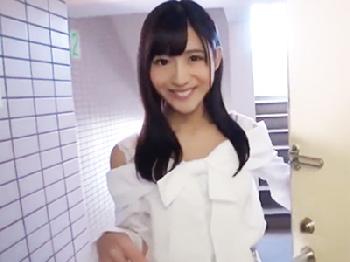 黒髪の清楚清純系尻軽女彼女が勃起男根主観でご奉仕してくれるイチャイチパコ美少女フェラ手コキのエロ動画