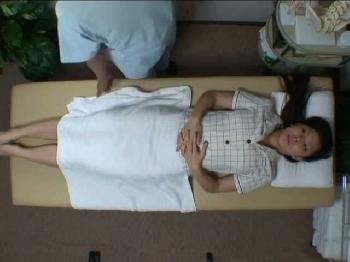 歌舞伎町のマッサージ師が巨乳OLを騙してチンポ挿入！のエロ動画