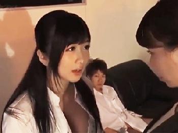 美痴女な教育実習生2人が生徒のペニスを取り合ってドロドロの寝取られ劇を繰り広げるお姉さん女教師中出しのエロ動画