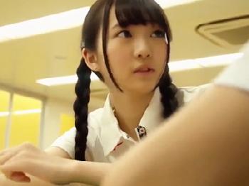 可愛いマネージャーが放課後の教室で部員を慰めるご奉仕セックス女子校生美少女ロリのエロ動画