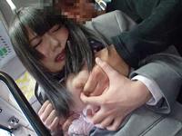 満員バスでじっくり巨乳を揉まれ痴漢され感じちゃう巨乳女子校生美少女のエロ動画