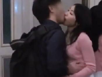 欲求不満を堪え切れずに家に男を連れ込んでパコる淫乱美人奥様巨乳人妻中出しのエロ動画