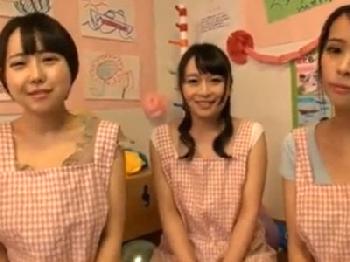 Hな保母さんたちと幼稚園プレイ！3人そろってトリプルフェラチオ巨乳女教師乱交のエロ動画