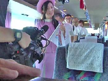 古川いおりがバスガイドになって行くツアーでの羞恥SEX巨乳お姉さんのエロ動画