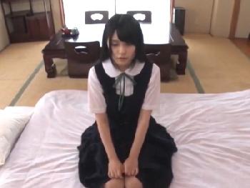 まさに純粋無垢！まだ汚れを知らないアウ幼顔を大人の手で汚す快感！女子校生美少女ロリのエロ動画