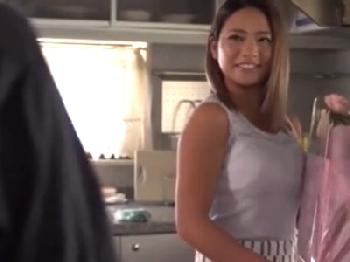 夫の上司に犯され続けている奥様→だんだんと陰茎の奴隷に成り下がり…人妻レイプ近親相姦のエロ動画