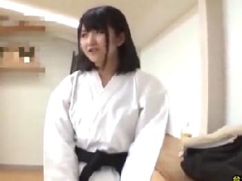 まんまるお尻を生徒に見せつけ反応を楽しむ痴女性教師女教師めがねのエロ動画