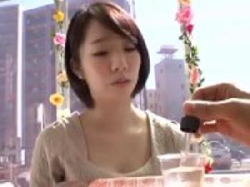 媚薬を飲まされた素人主婦がローションマッサとHで爆イキ！巨乳人妻ナンパのエロ動画