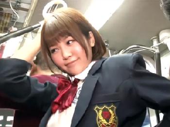 「今日は誰にしよっかな」通学バス内で逆痴漢くりかえすド淫乱女子校生美少女痴女盗撮のエロ動画
