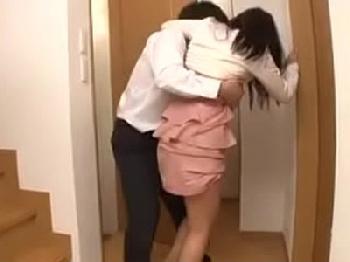 姉の家庭教師に媚薬を盛ってフラフラにさせ秘密SEX巨乳オナニーのエロ動画